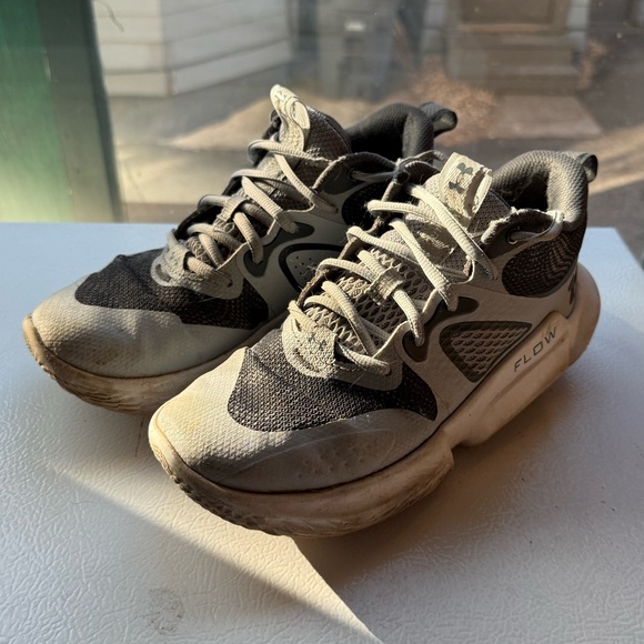 Under Armour Gray and Black Sneakers - Picture 1 of 4